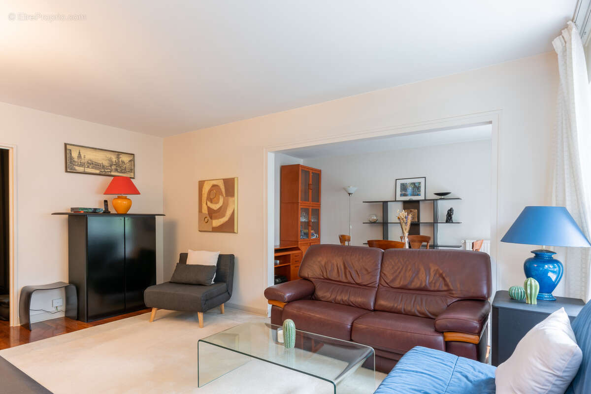 Appartement à COURBEVOIE