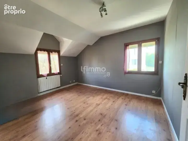 Maison familiale avec jardin et dépendance - photo 7