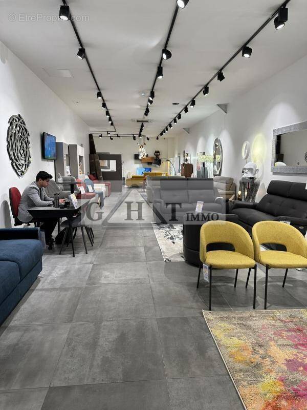 Commerce à CLAYE-SOUILLY