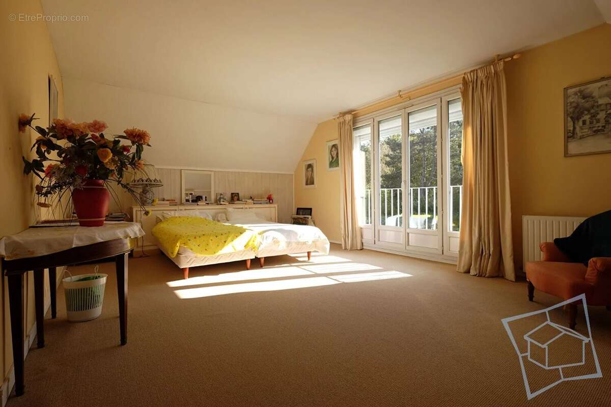 Maison à VOISINS-LE-BRETONNEUX