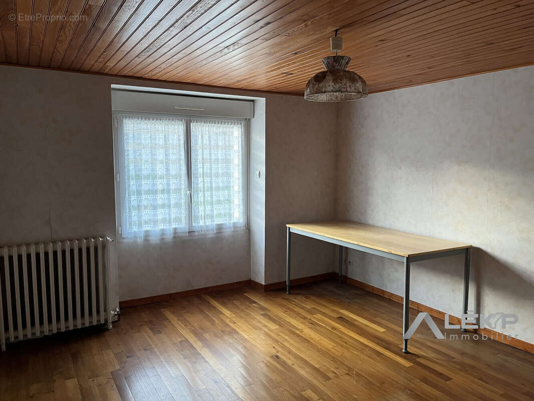 Maison à BAINS-SUR-OUST