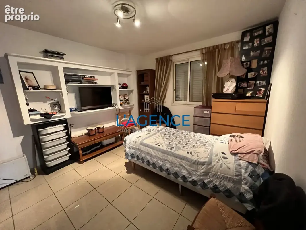Local professionnel de 450m2 avec appartement de 150 m2 en très bon état sur 920m2 de terrain - photo 10