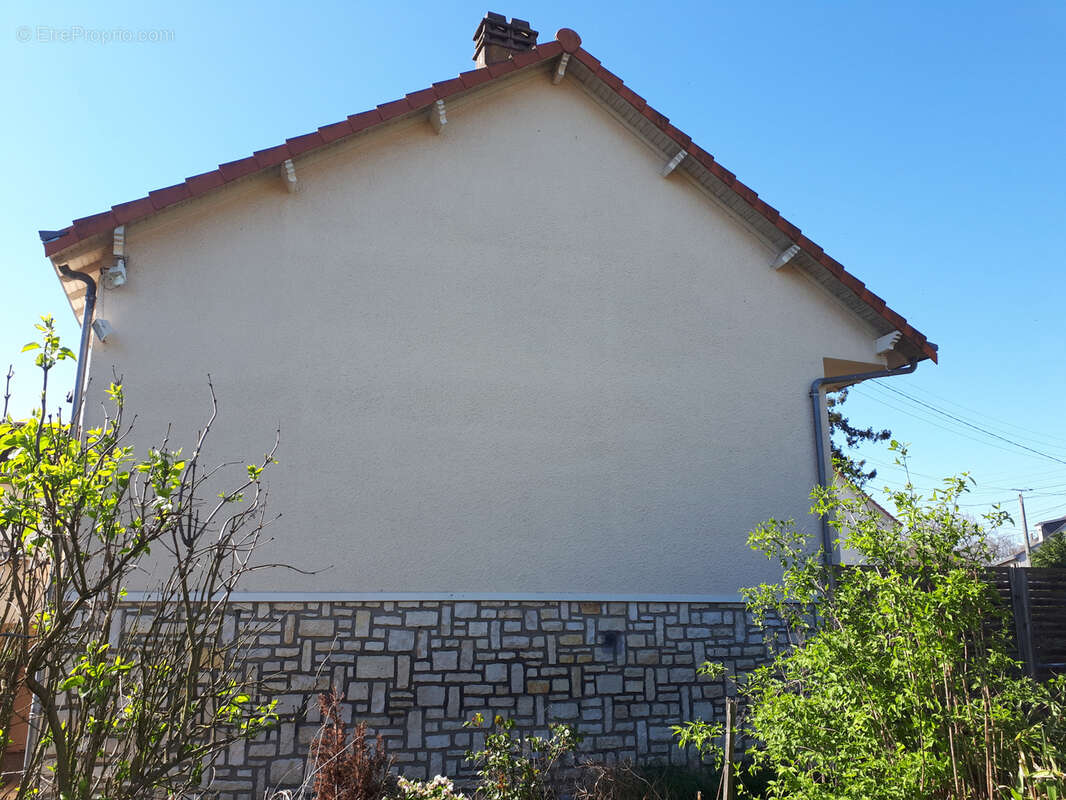 Agréable maison sur sous avec joli jardin clos et arboré avec cabanon - photo 15