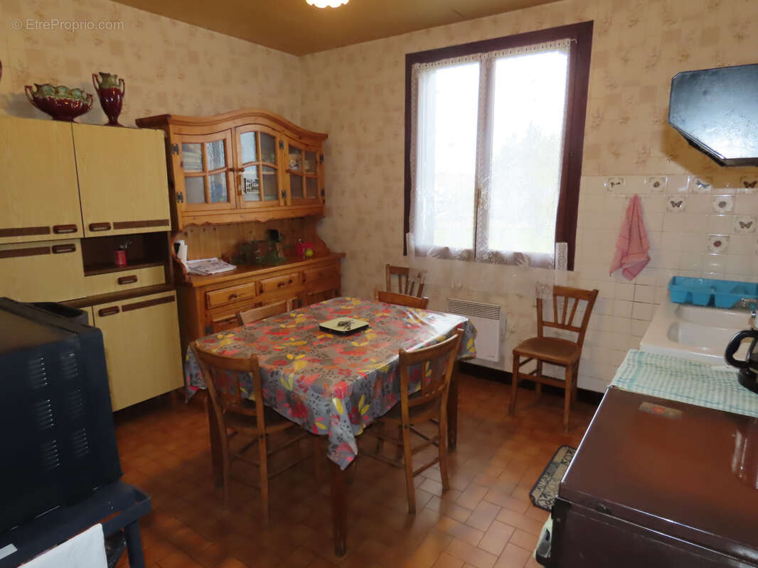 Maison à BELLENAVES