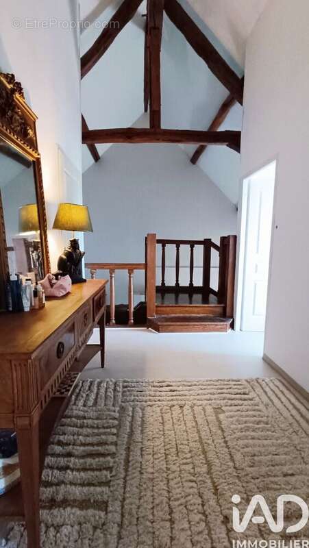 Maison 222 m² à Saint-Genou  - photo 6