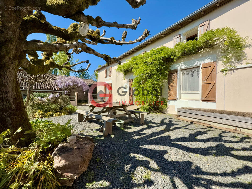 Maison à EXIREUIL