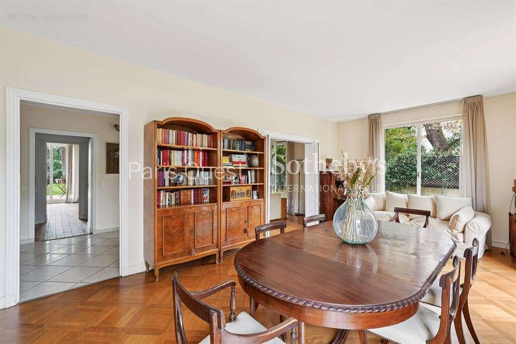 Appartement à NEUILLY-SUR-SEINE