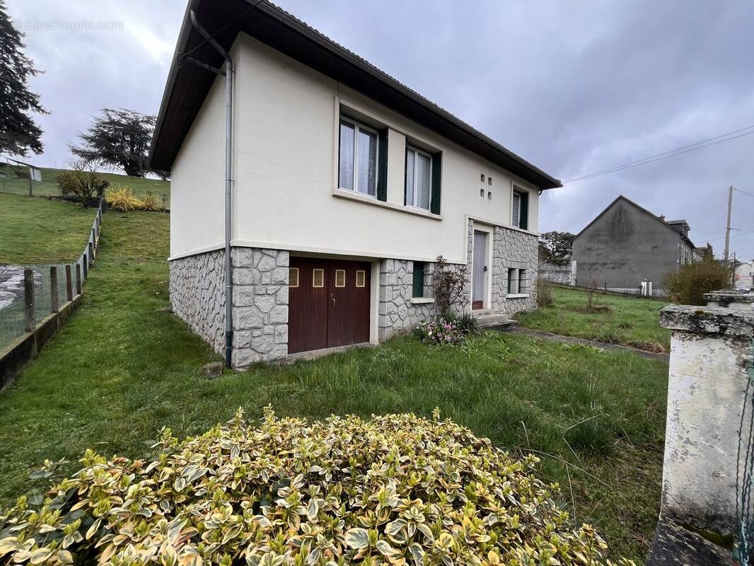 Maison - Maison à BORT-LES-ORGUES