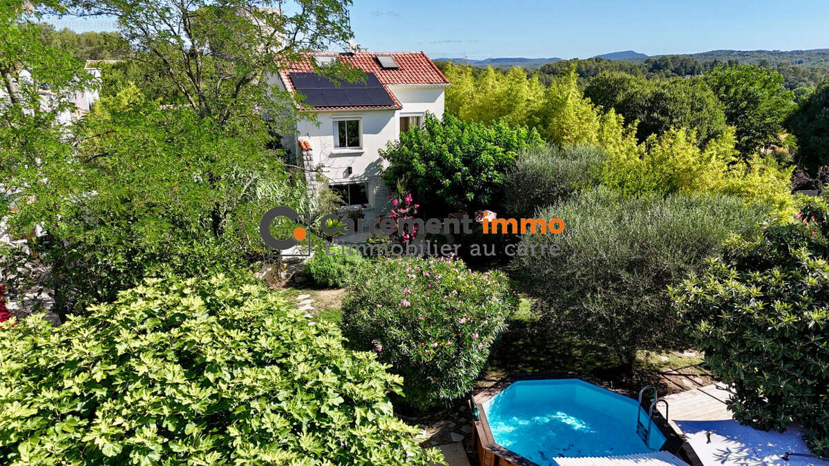 Maison à SAINT-CLEMENT-DE-RIVIERE