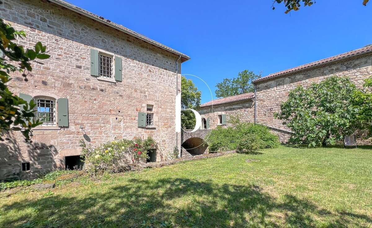 Maison 330 m² à Vinezac  - photo 7