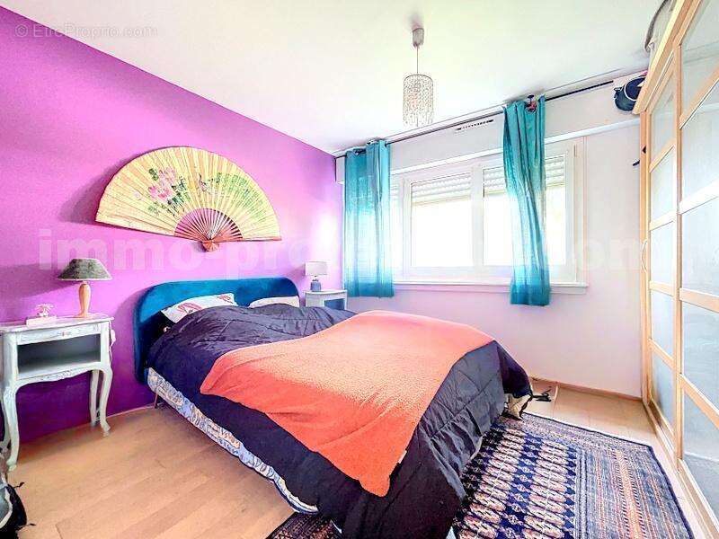 APPARTEMENT_T4_TRANSFORMEE_EN_T3_IMMO_PROLEMAN_COLLONGES_SOUS_SALEVE_BELLES_PRESTATIONS_RENOVEE_BEAUX_VOLUMES_PIED_DE_LA_DOUANE_Veyrier_geneve_TRAM_CEVA_frontiere_Suisse_rangement_pièce_de_vie_séjour_cuisine - Appartement à COLLONGES-SOUS-SALEVE