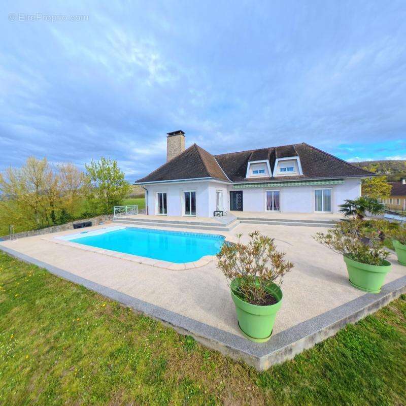 Maison à LEYRIEU