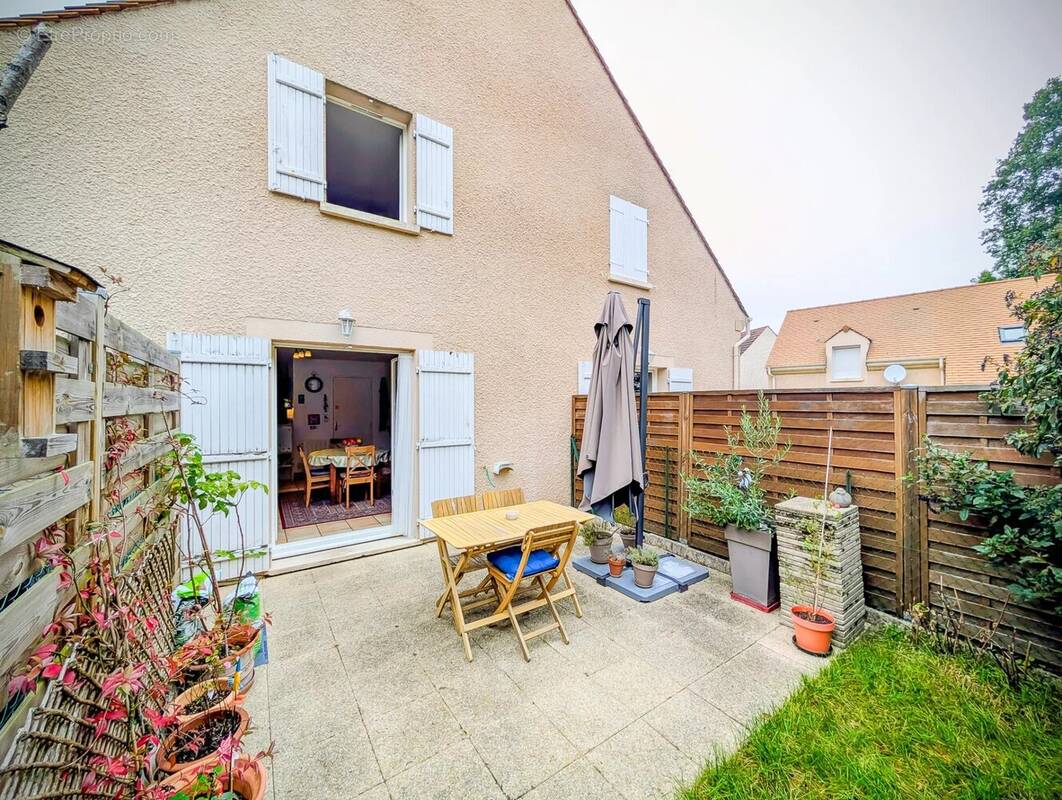 Appartement à LA QUEUE-LES-YVELINES