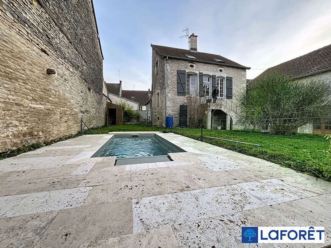 Maison à IS-SUR-TILLE