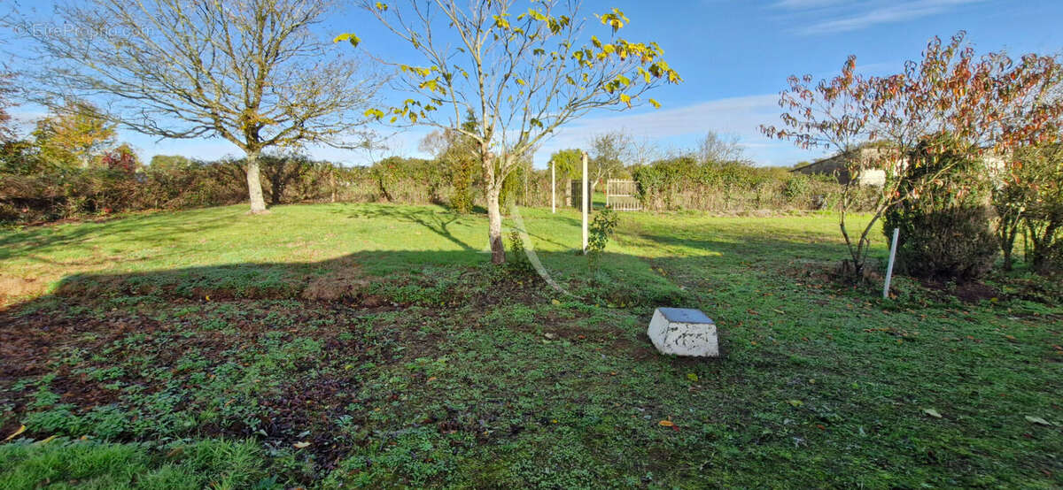 Maison à SAINT-FLORENT-DES-BOIS
