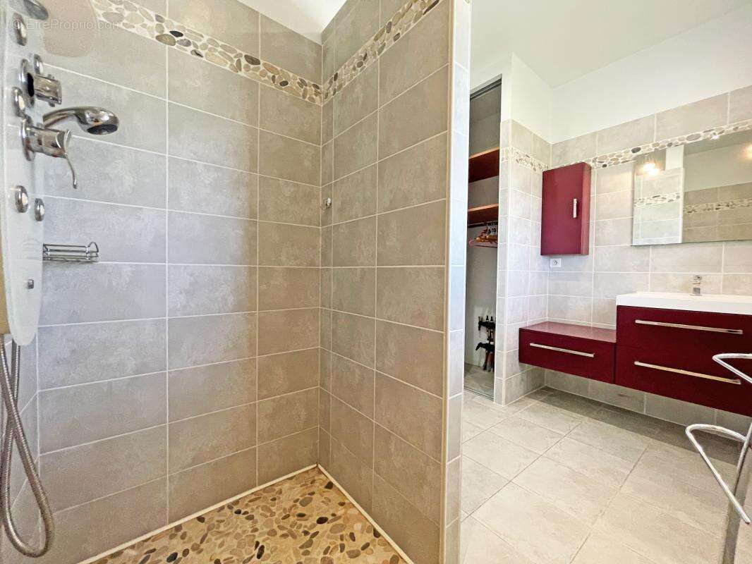 Maison à SAINT-PAUL-DE-SERRE