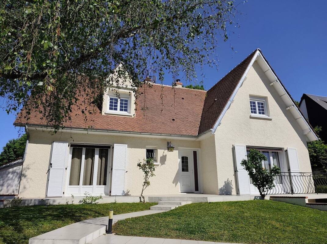 Maison à SAINT-PRYVE-SAINT-MESMIN