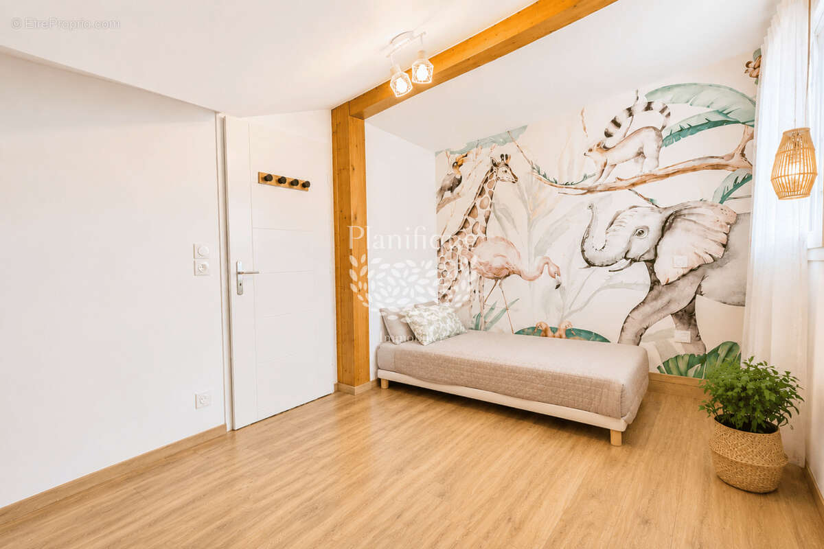 Duplex rénové en dernier étage avec terrasse et garage double à Bonne - photo 9