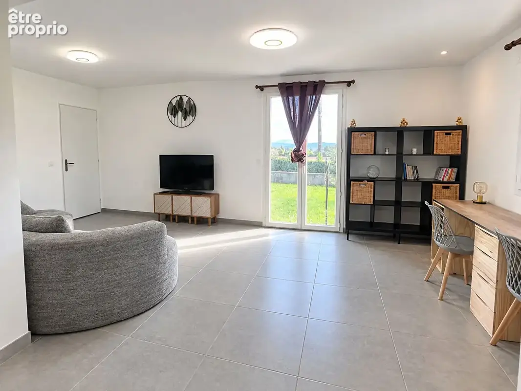 Maison rénovée 235 m² - 8 chambres - Terrain constructible 2 040 m² - Garage - Chomérac - photo 8