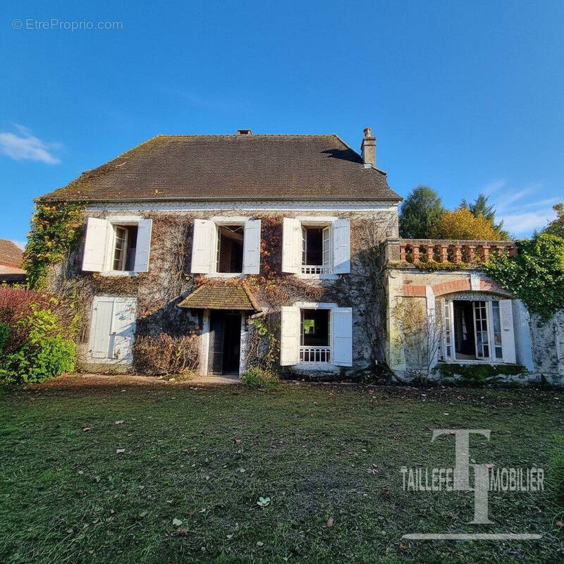 Maison à CHERVEIX-CUBAS