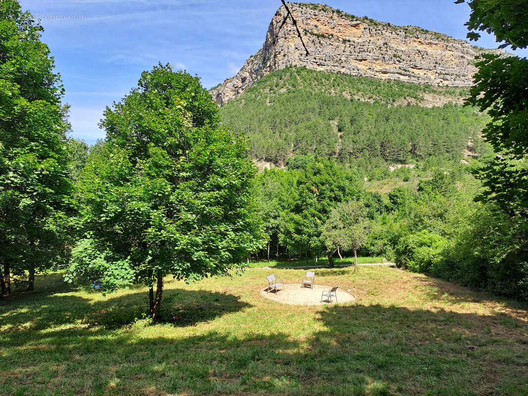 Terrain à REMUZAT