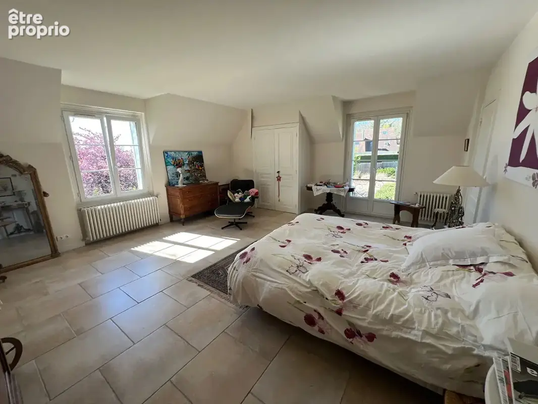 Très jolie longère du XVII eme siècle avec environnement exceptionnel Proche Thoiry  6 pièces 232 m2 - photo 9