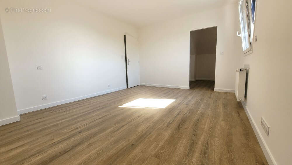 DPE A :Belle maison  traditionnelle de 6 pièces principales 130.41 m² habitables, grand garage, terrain 354m² - photo 9