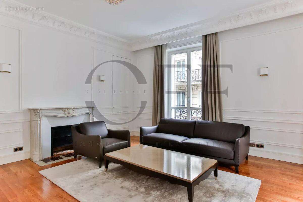 Appartement à PARIS-8E