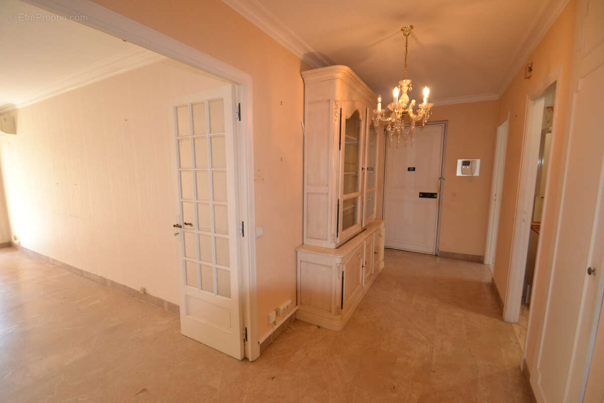 Juan les pins plages grand 3 pieces 75 m2 + cave et parking interieur - photo 11