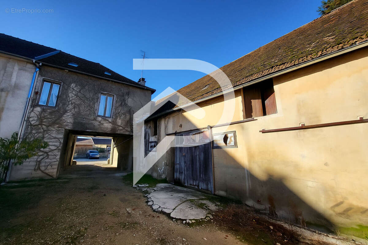 Maison à BAR-SUR-AUBE