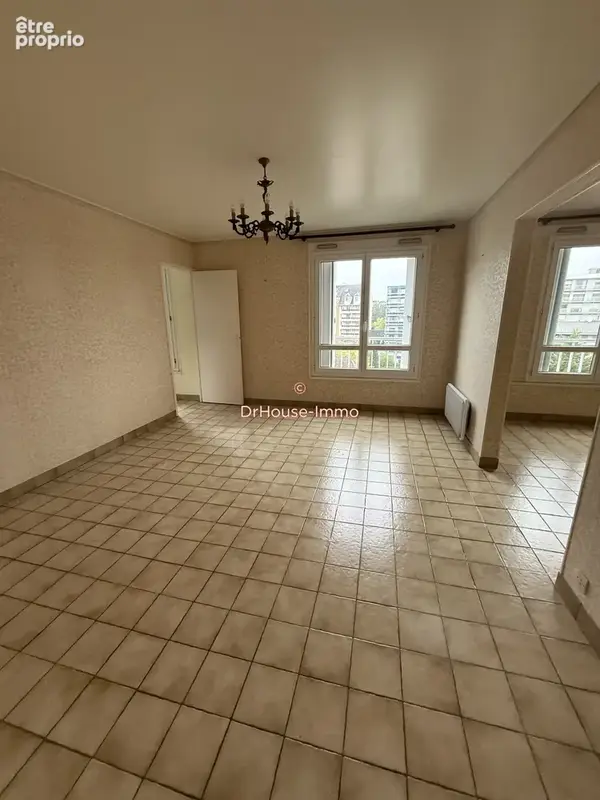 Appartement 6 pièces 95 m² à vendre à Chateauroux (36000) - photo 3