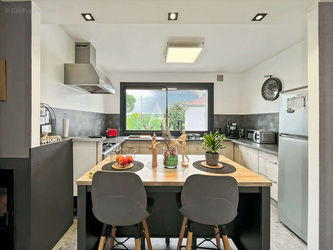 A VENDRE - Maison entièrement rénovée ? Fort potentiel avec logement indépendant - photo 3