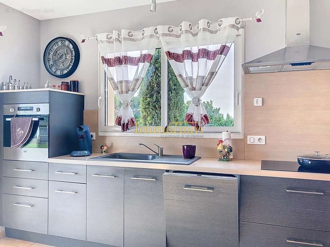 Maison à SAINT-HILAIRE-DU-ROSIER