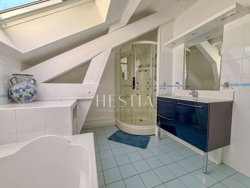 Maison à LES OLLIERES