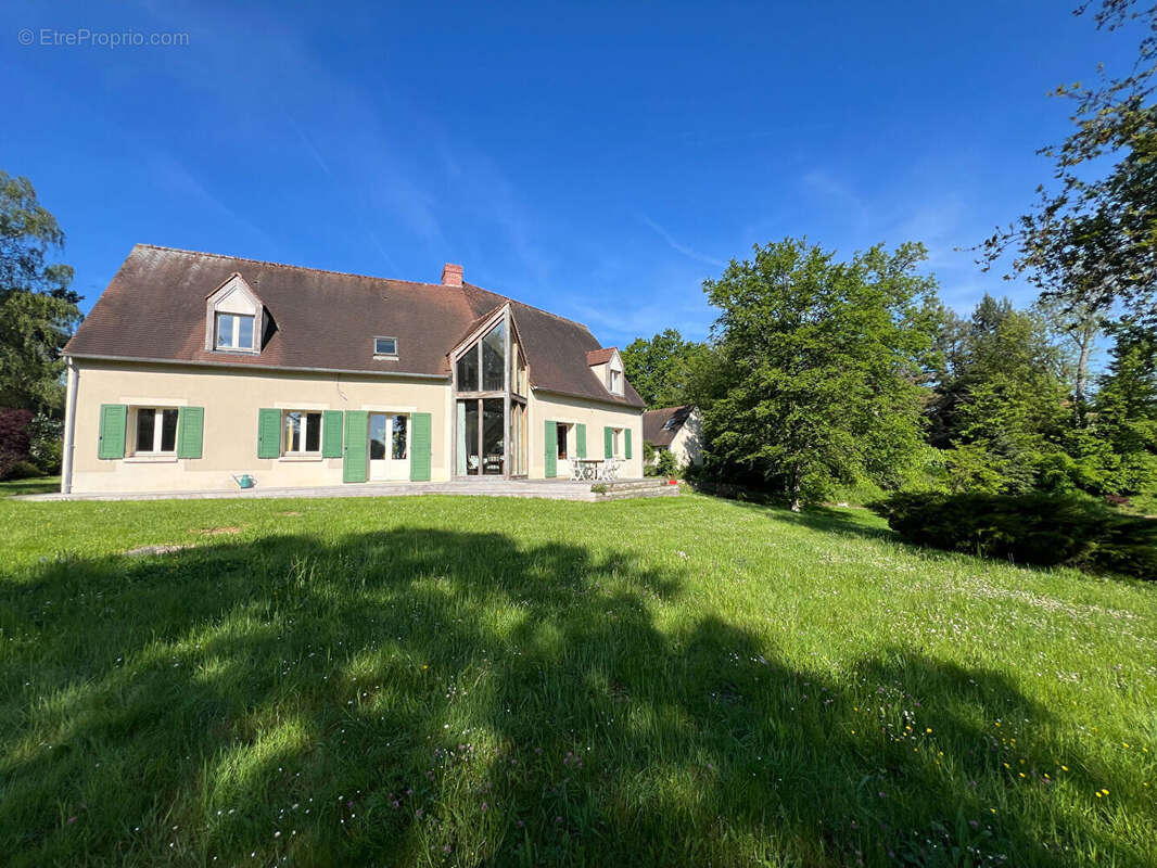 Belle Demeure  avec environnement exceptionnel MONTFORT L 'AMAURY /MÉRÉ  8 pièces 201 m2 - photo 2