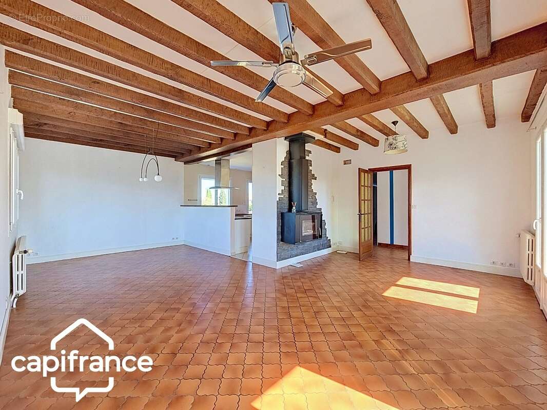 Maison sur sous-sol 121 m² – 5 chambres – terrain clos 1 305 m² – Saint-Jacques-de-Thouars, proximité immédiate de Thouars - photo 4