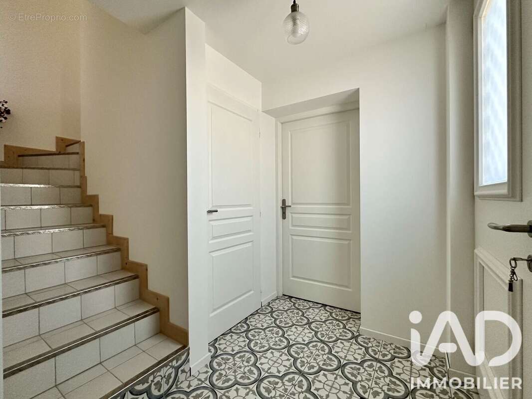 Maison 152 m² à Huismes  - photo 2
