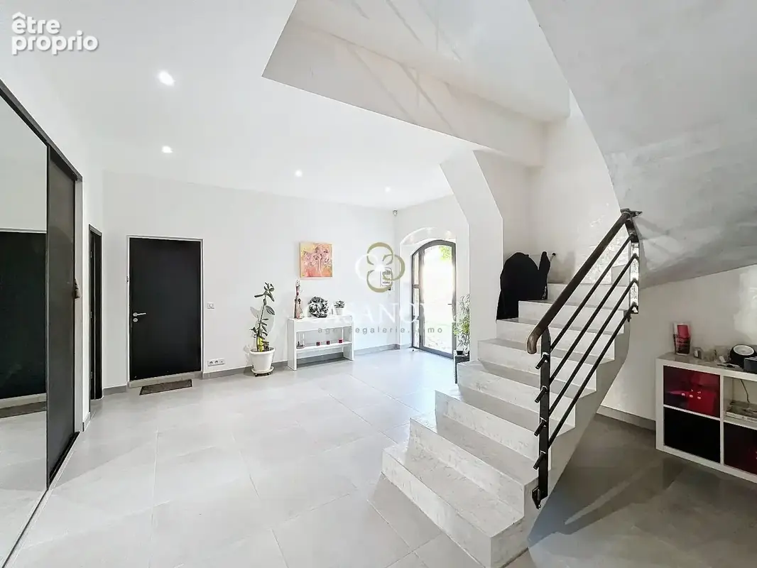Maison de charme rénovée esprit loft avec piscine et volumes généreux  Pézenas - photo 9
