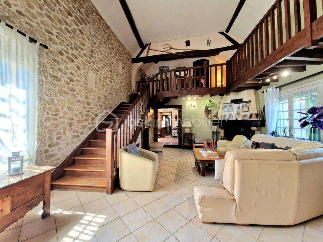 Maison à CHERISY