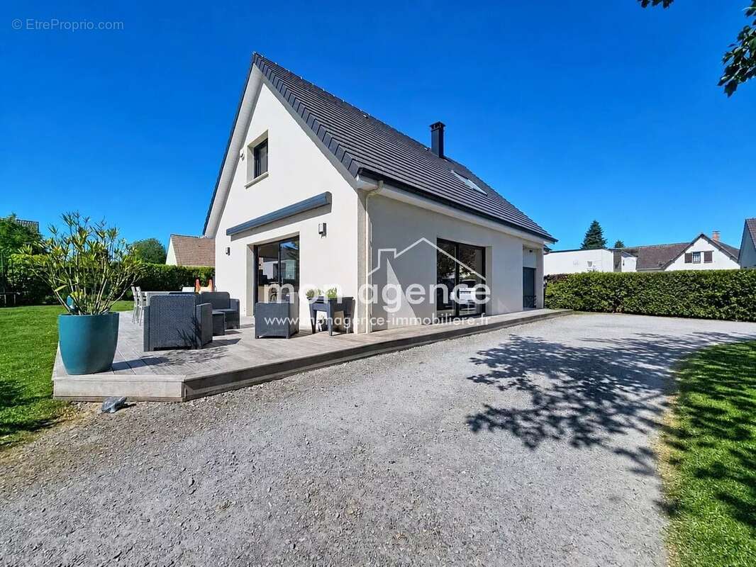 Maison à LA NEUVILLE-CHANT-D'OISEL
