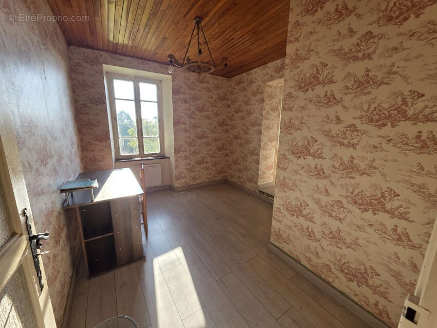 Maison à SAINT-GERVAIS-D'AUVERGNE