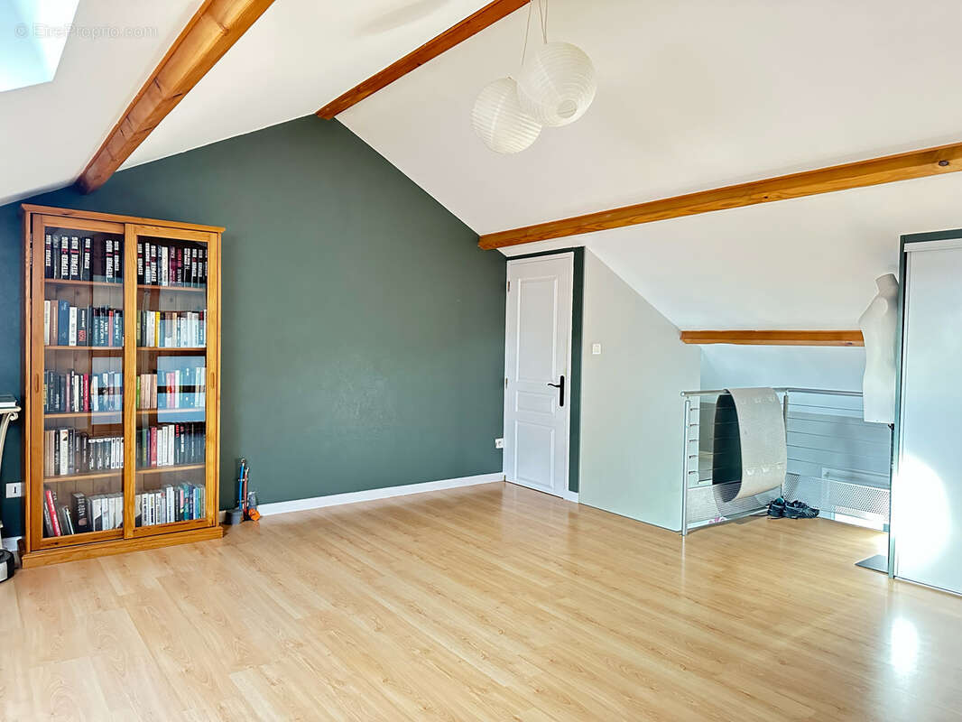 Maison à COMMELLE-VERNAY