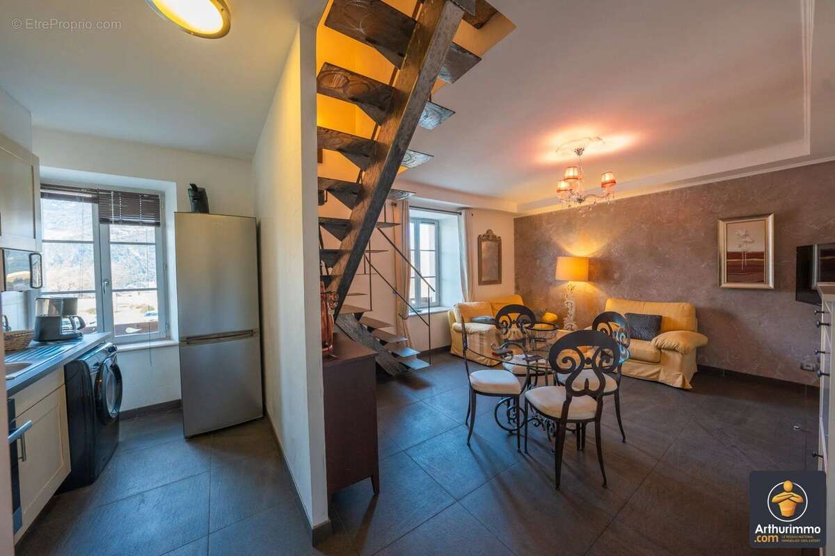 Maison à MONT-DAUPHIN
