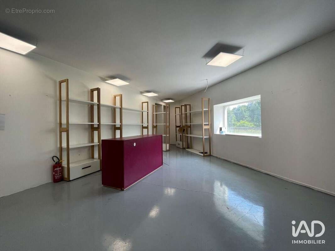 Photo 5 - Commerce à ECHIROLLES