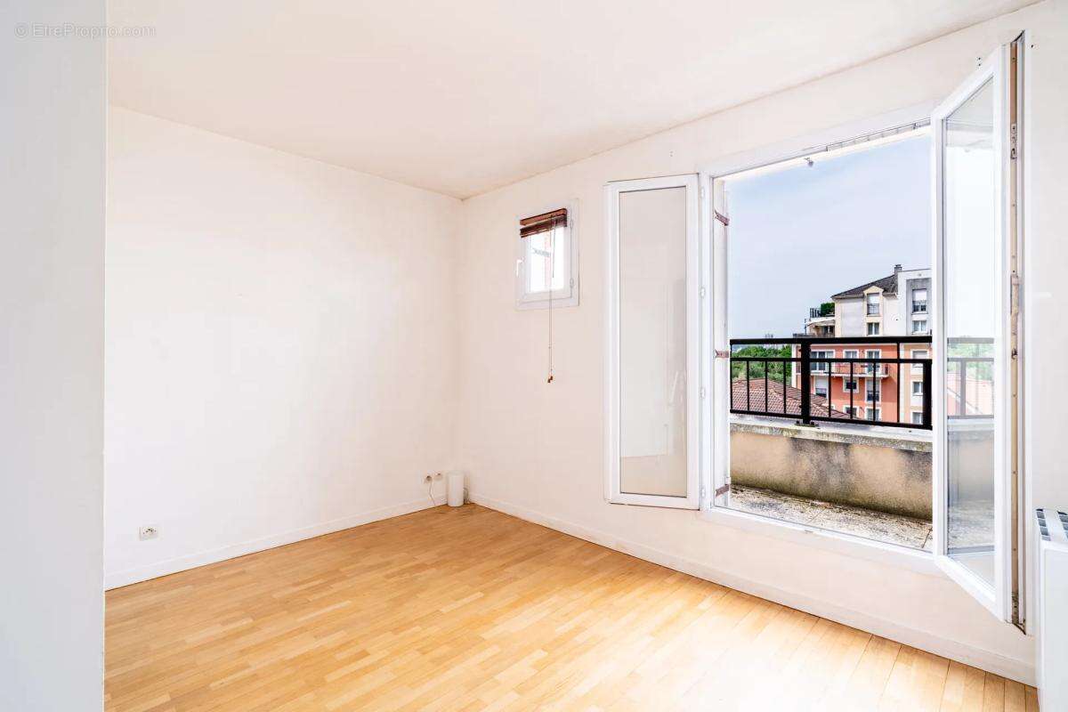 Appartement à VILLENEUVE-LA-GARENNE