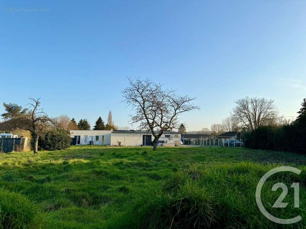 Terrain à CROTH