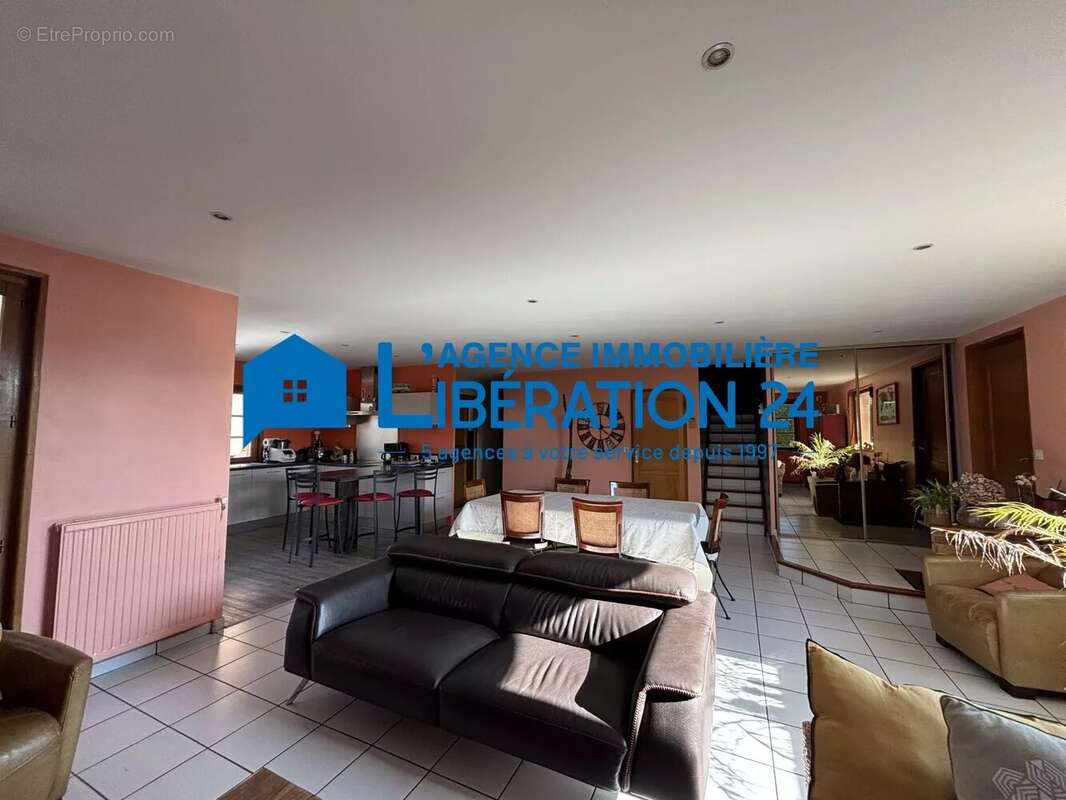 Maison familiale de 190 m² avec piscine, beaux volumes et cadre privilégié - photo 4