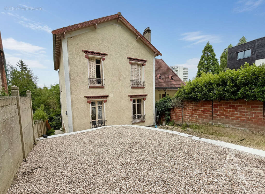 Maison Chaville rive gauche 7 pièces 150 m2 4 chambres  460 m² terrain face foret - photo 3