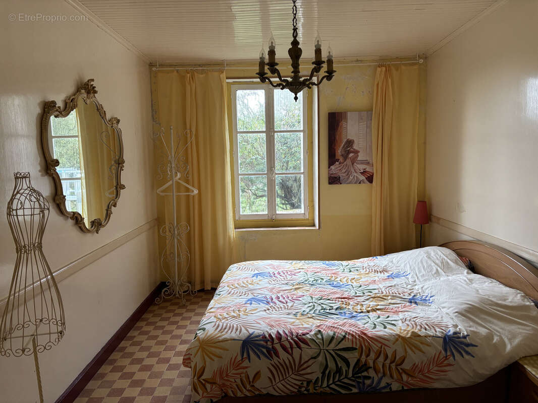 Maison à VICQ-EXEMPLET