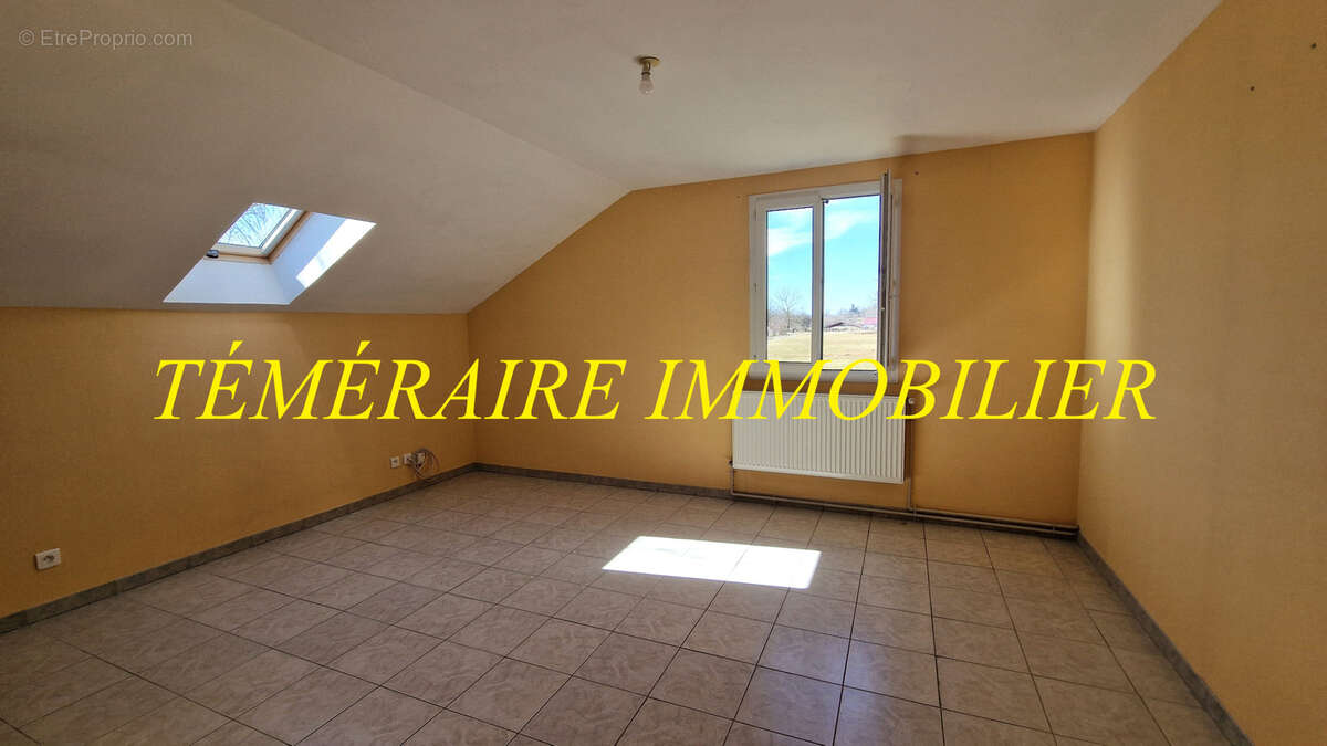 Maison à MONT-SUR-MONNET